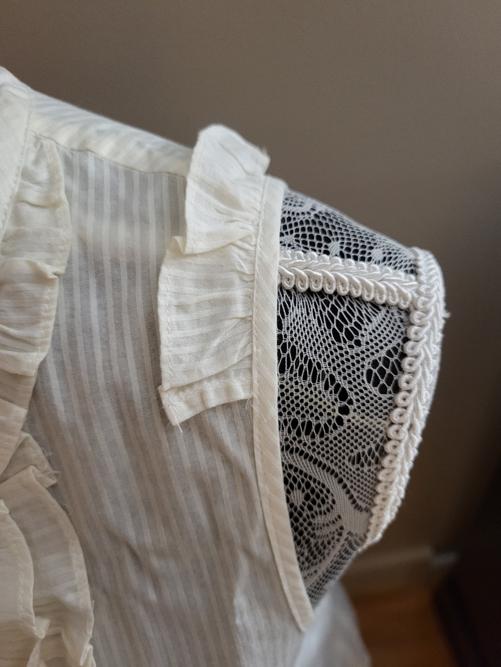 Ninety Ruffle Blouse - Picture 4 of 6